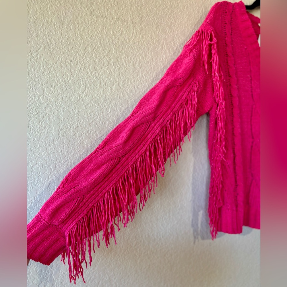 Jodifl Oversized Knit Fringe Sweater Fuchsia NWT Size S - Picture 2 of 8